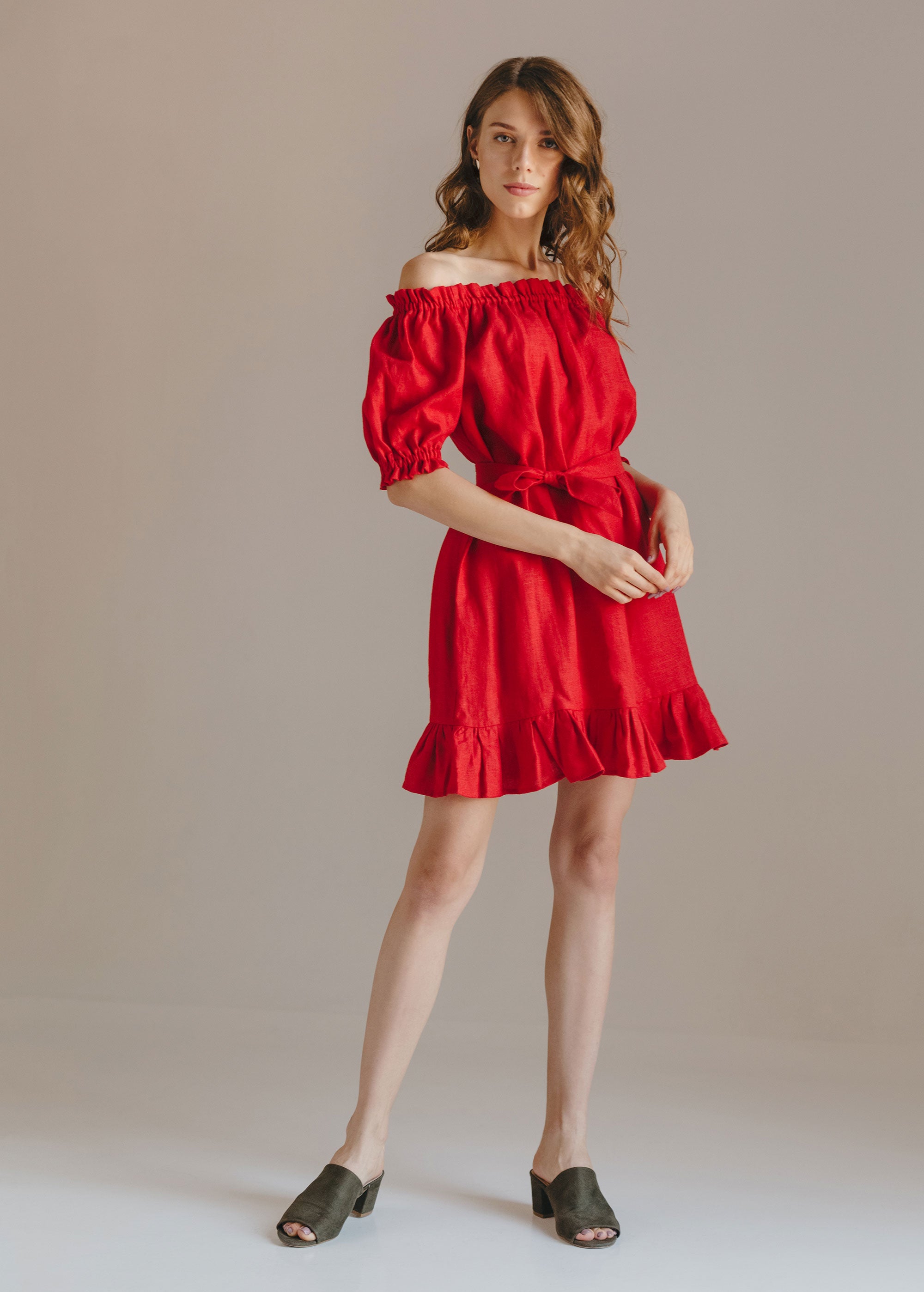 "Lia" rotes schulterfreies kurzes Kleid